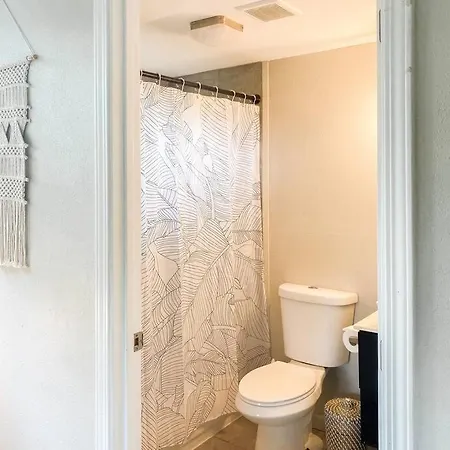 Monstera Bungalow, Spacious, King Bed, Big Kitchen Keaau Exterior photo