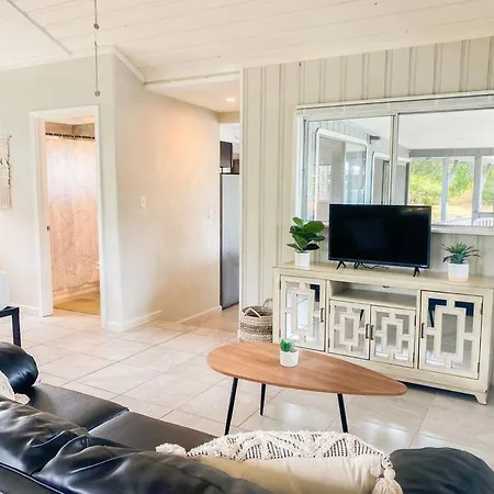 Monstera Bungalow, Spacious, King Bed, Big Kitchen Keaau Exterior photo