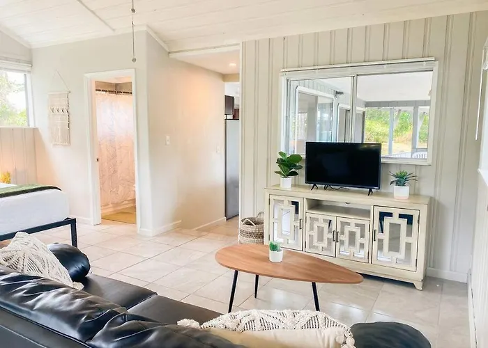 Monstera Bungalow, Spacious, King Bed, Big Kitchen