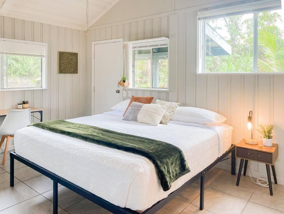 Monstera Bungalow, Spacious, King Bed, Big Kitchen *
