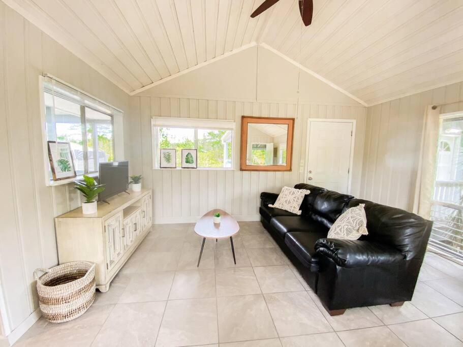Monstera Bungalow, Spacious, King Bed, Big Kitchen Apartment Keaau